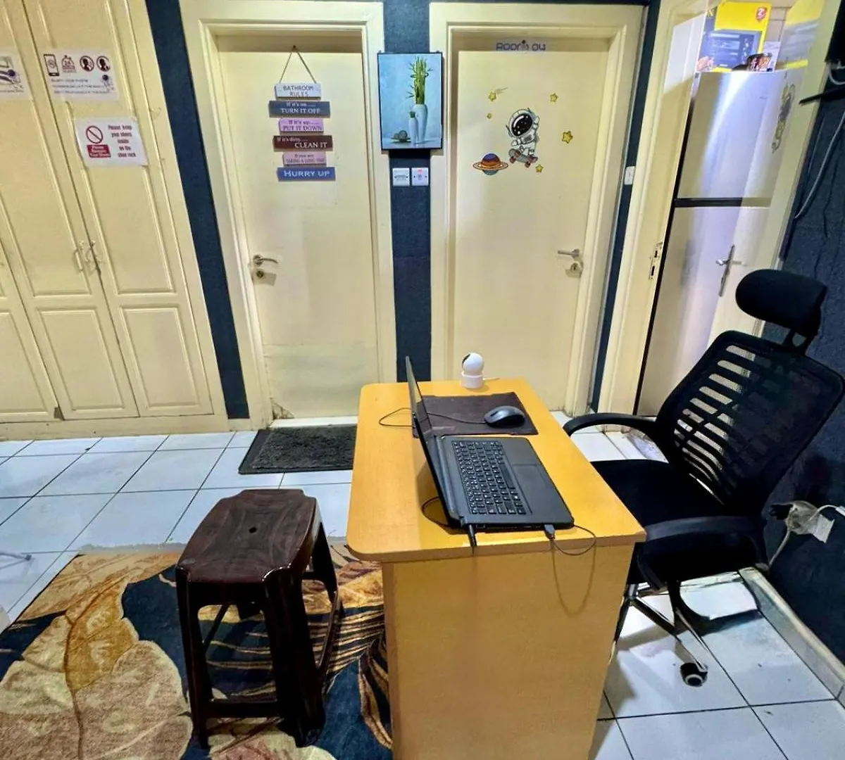 Aavhr Youth Holiday Home Near Burjuman Metro Station Dubai Alloggio in famiglia